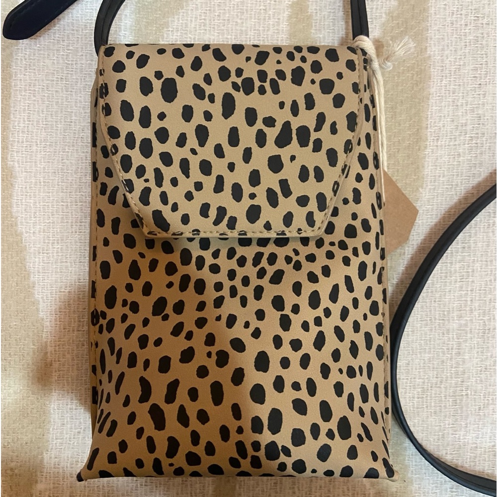 Purse crossbody. Adjustable strap. Like new - Picture 1 of 7